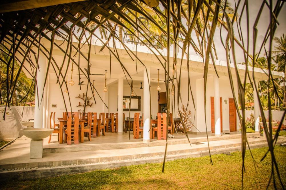 Infinity Of Sri Lanka Hotel Paiyagala Exterior photo