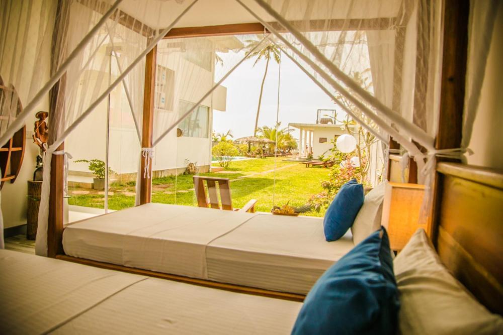 Infinity Of Sri Lanka Hotel Paiyagala Exterior photo