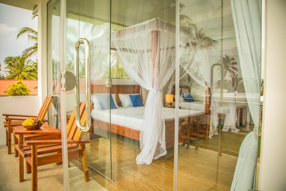 Infinity Of Sri Lanka Hotel Paiyagala Exterior photo