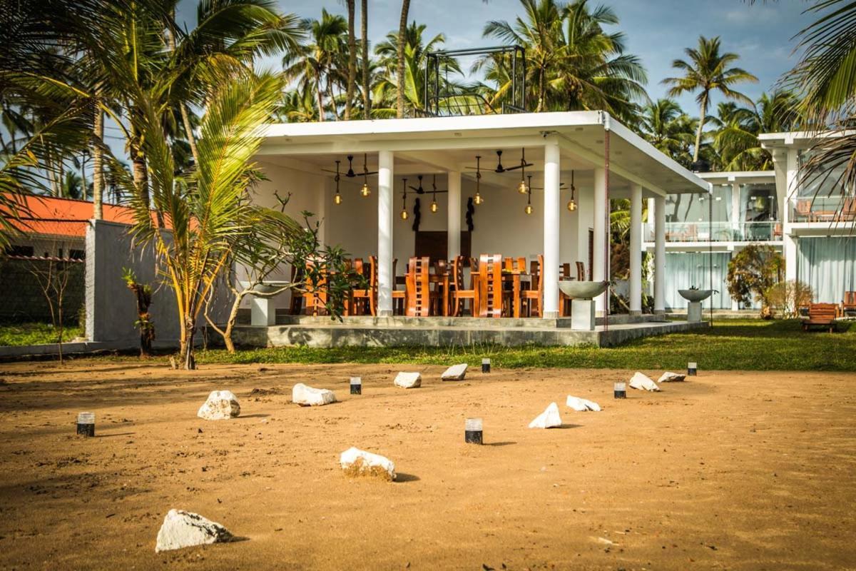 Infinity Of Sri Lanka Hotel Paiyagala Exterior photo