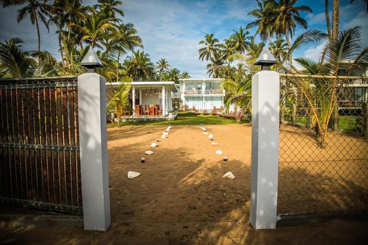 Infinity Of Sri Lanka Hotel Paiyagala Exterior photo